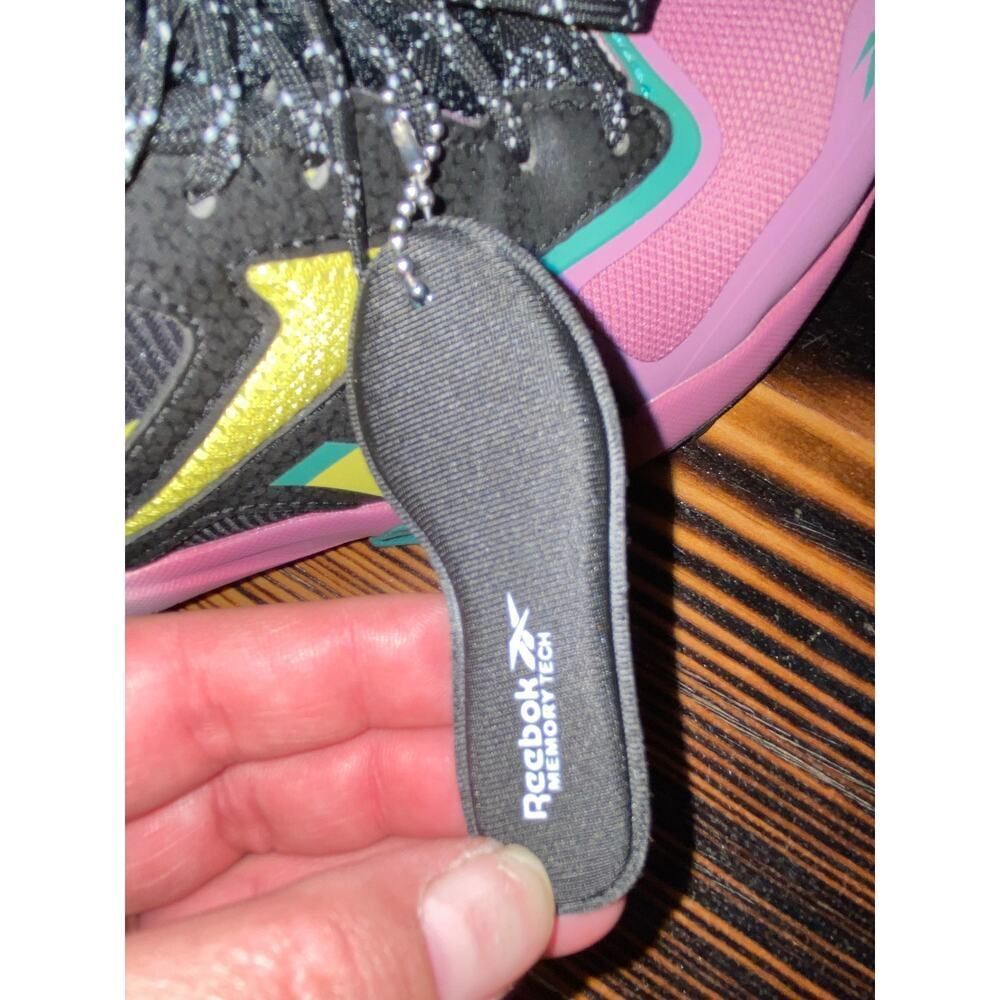 Reebok - Picture 3 of 8
